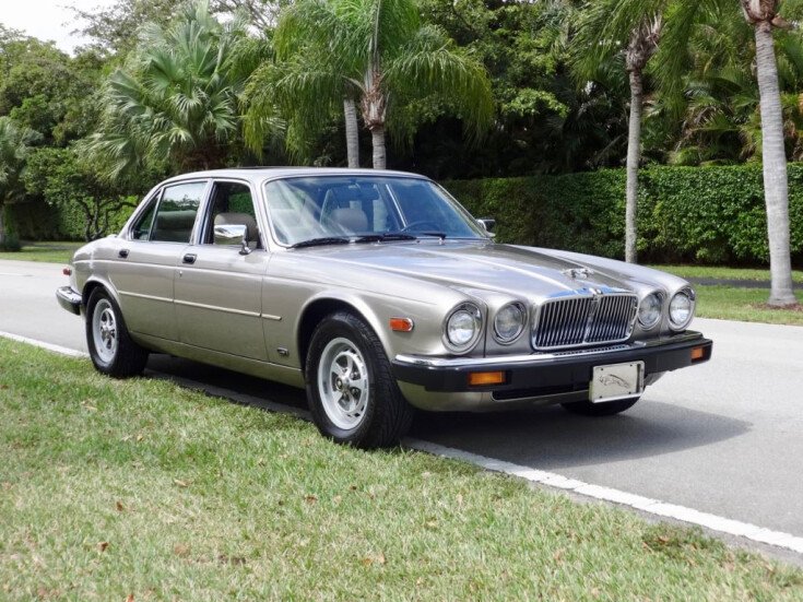 Thumbnail Photo undefined for 1987 Jaguar XJ Vanden Plas